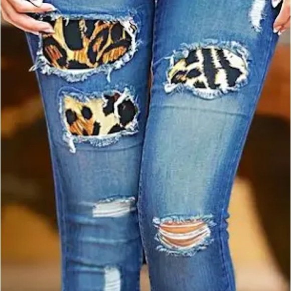 Blue Distressed Jeans with Leopard Print Accents - Picture 4 of 7